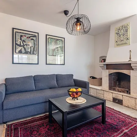 Pinus Stari Grad (Hvar)