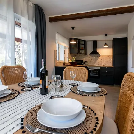 Pinus Lodge *